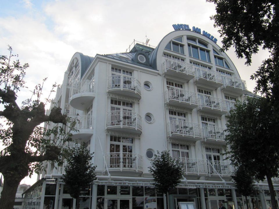 Von der Strandpromenade direkt vor dem Hotel Hotel AM MEER & Spa