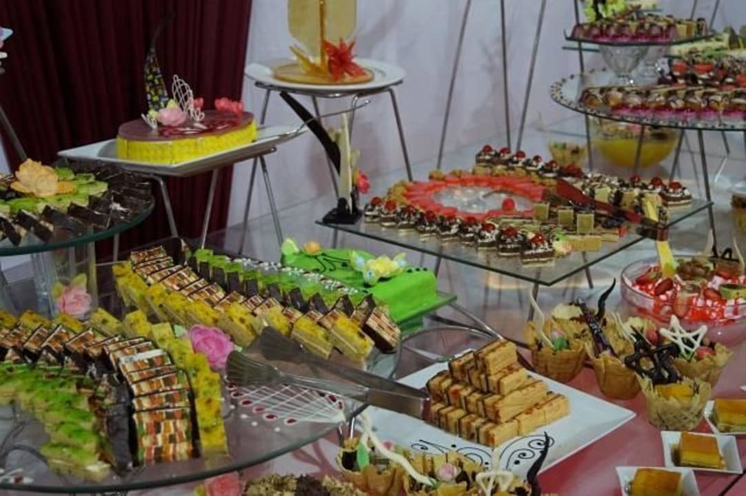 Weihnachtsbuffet  Pickalbatros Alf Leila Wa Leila Resort - Neverland Hurghada