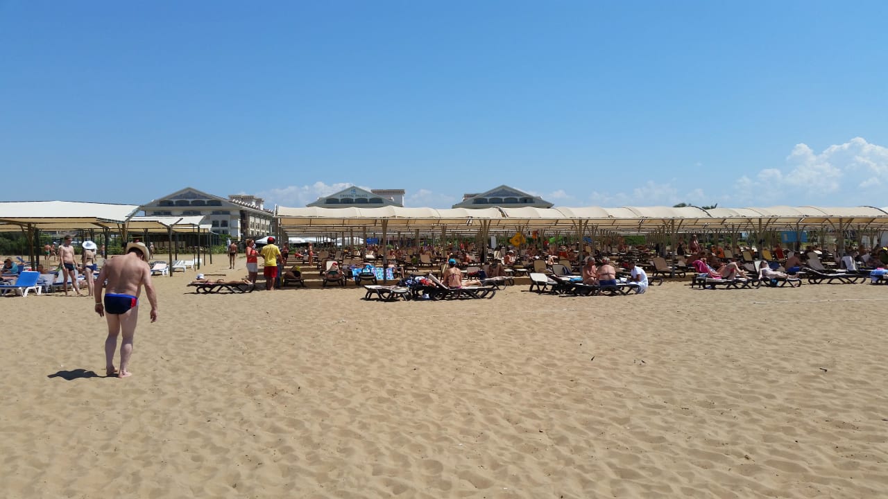 Strand vor dem Hotel Diamond Excellence Resort & Spa