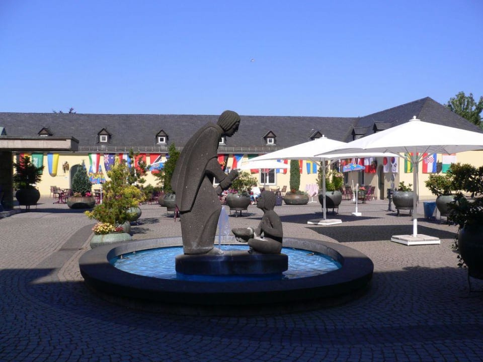 Innenhof Hotel Klostergut Jakobsberg