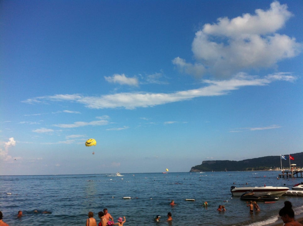 Kiesstrand am Hotel Armas Gül Beach