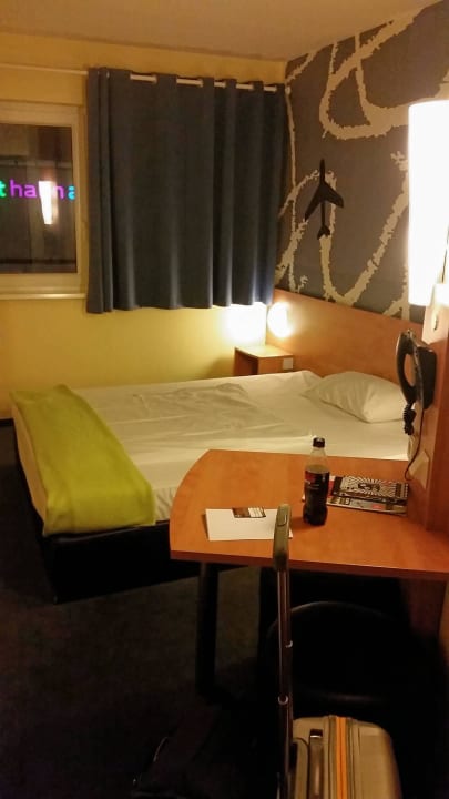 Einfache Ausstattung  B&B Hotel Frankfurt-Hahn Airport