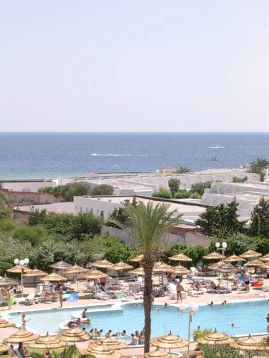Blick auf den Pool Hotel Jinene