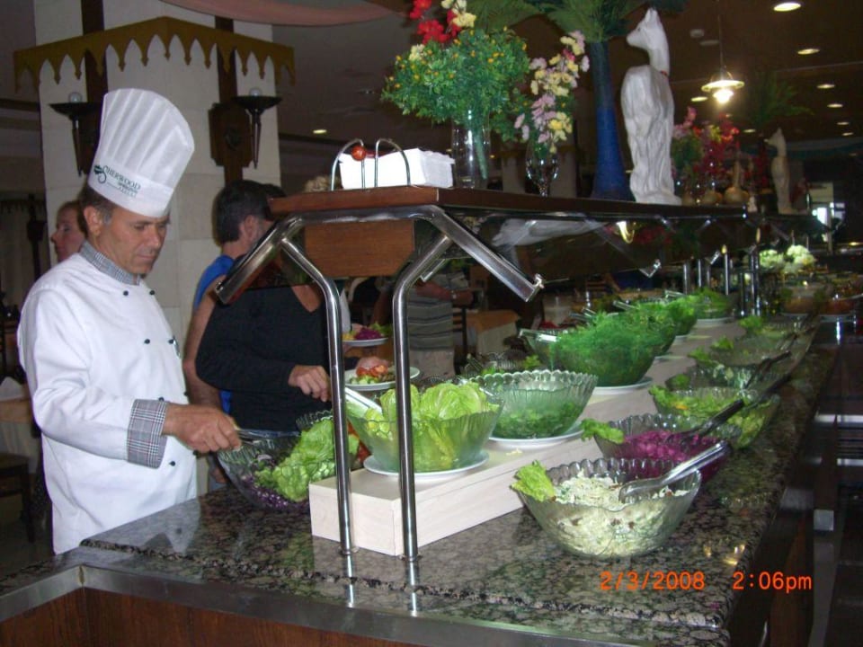 der Chefkoch am Buffet Sherwood Exclusive Lara