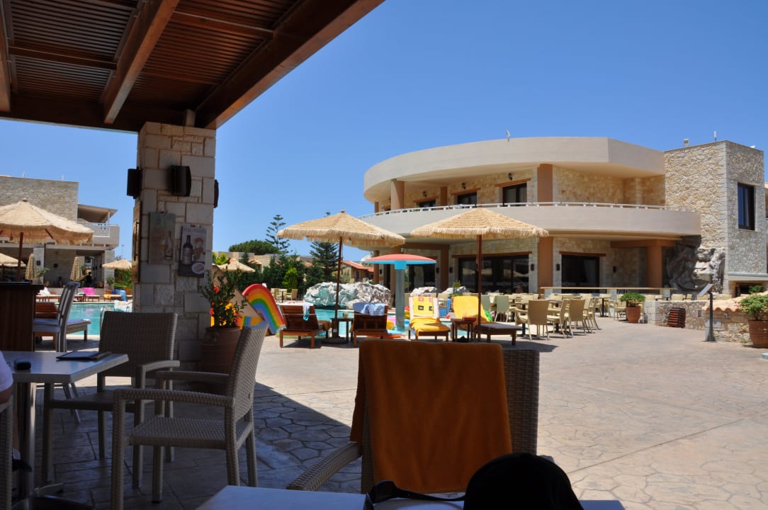 Sicht Richtung Pool von der Poolbar Cactus Royal