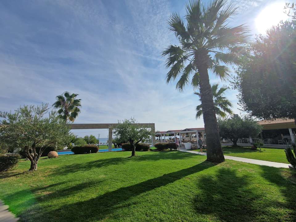 Gartenanlage alltoura Club Hotel Poseidon Palace