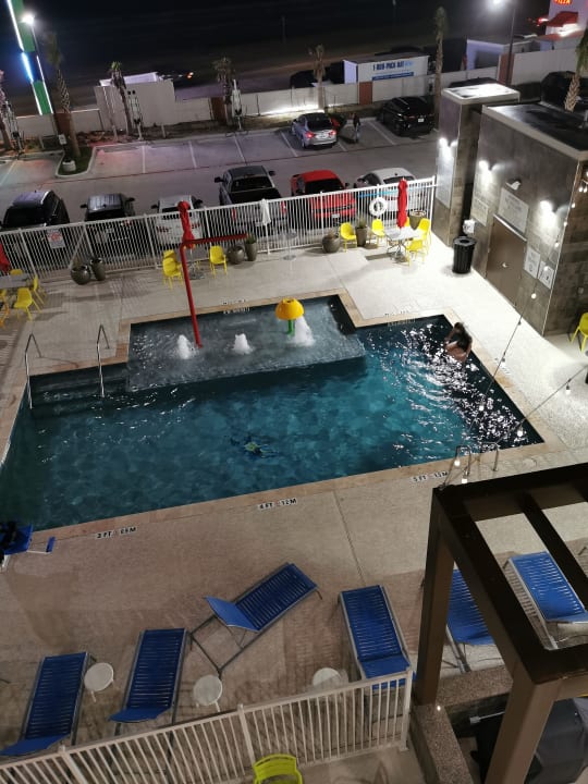 Pool Home2 Suites by Hilton Galveston