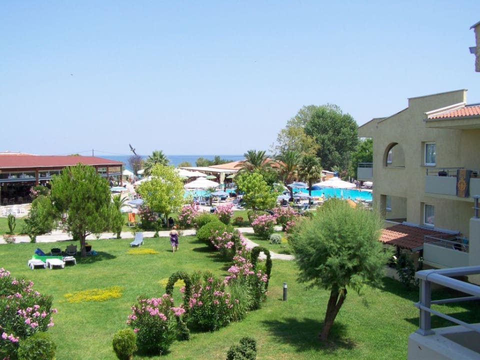 Garten und Pool alltoura Club Hotel Poseidon Palace