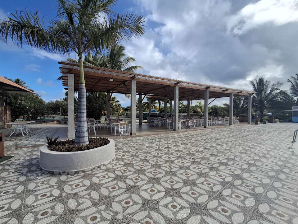 Pool Crystals Beach Resort Belle Mare, a member of Radisson Individuals