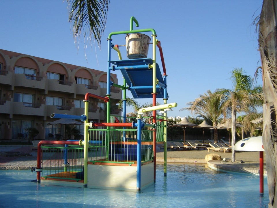 Kubeł wody Three Corners Sea Beach Resort