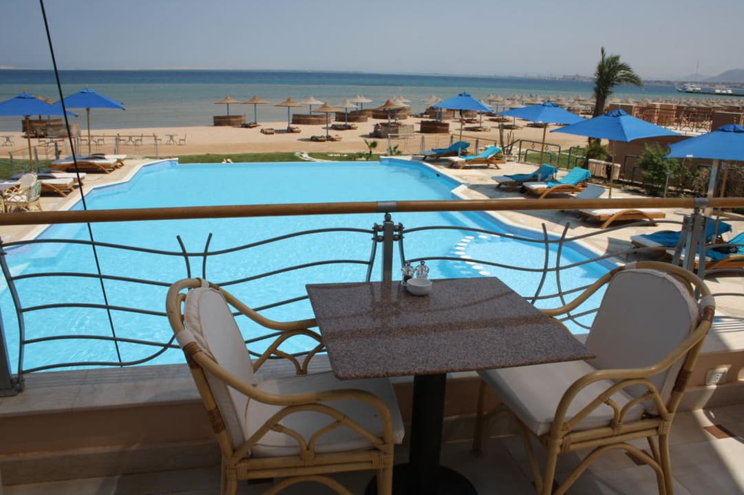 Die Außenplattform vom Restaurant Shams Prestige Abu Soma-Adults Only