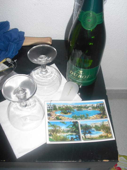 Sekt Geschenk zum Geburtstag. Danke dafür Calimera Fido Gardens