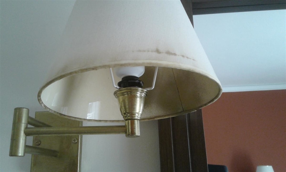 Neuer Goldlack auf altem Lampenschirm, Hotel Achillion Palace