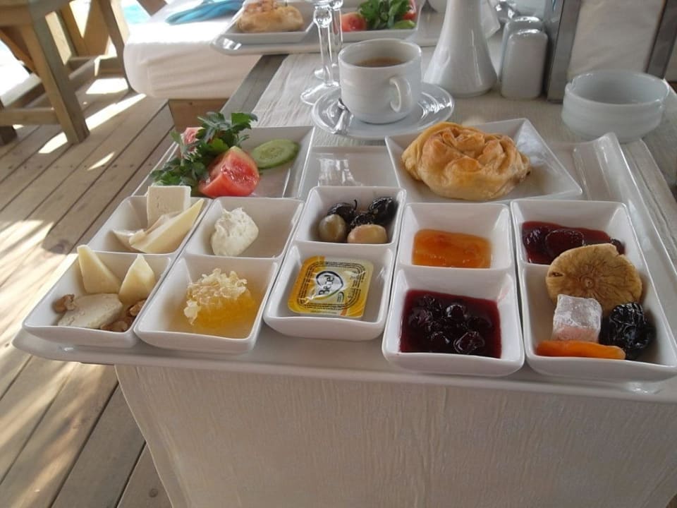 Frühstück im Pavilon Crystal Flora Beach Resort