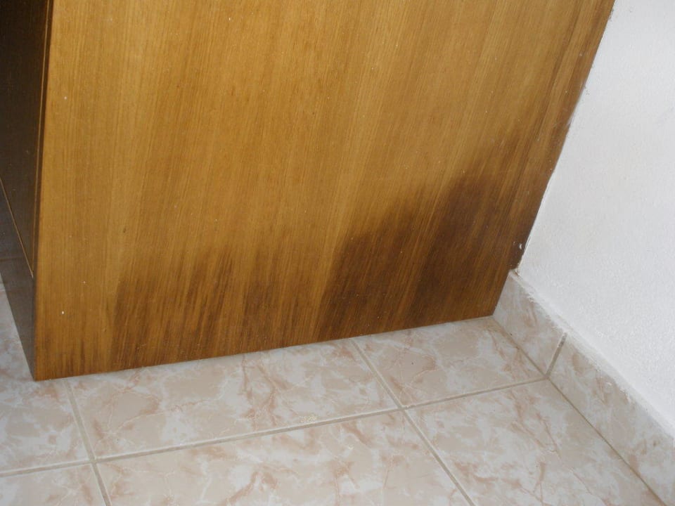 Schimmel im Holz Vantaris Luxury Beach Resort