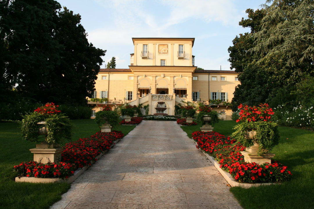 Verona: Byblos Art Hotel Auffahrt Byblos Art Hotel Villa Amista