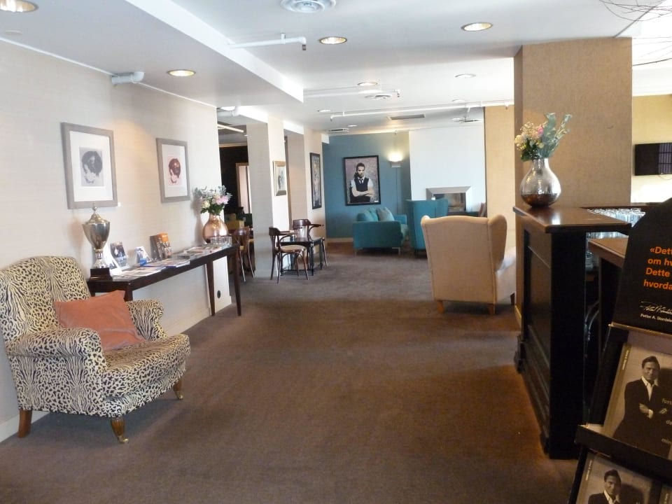 Viel Flecken auf den Teppichen im Eingangsbereich Quality Hotel Grand Farris