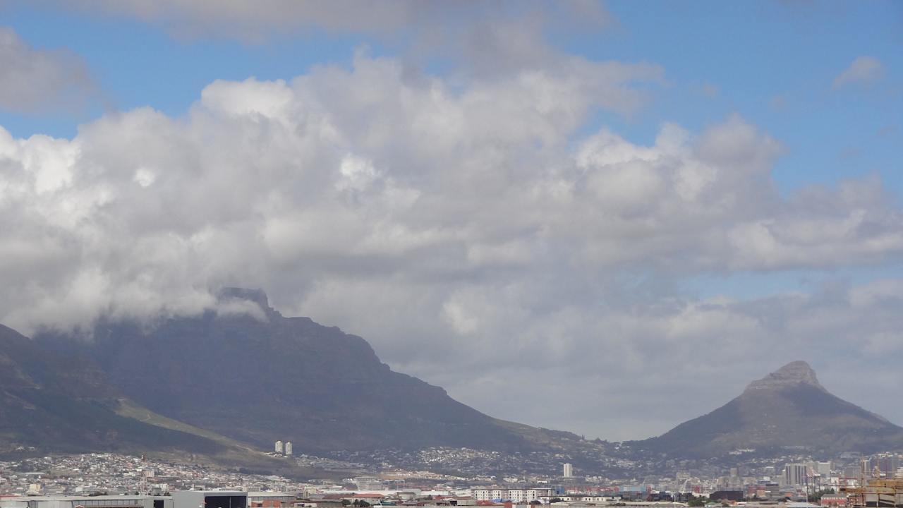 Ausblick vom Schlafzimmer Richtung Tafelberg Apartments Island Letting Crystal Towers Residences