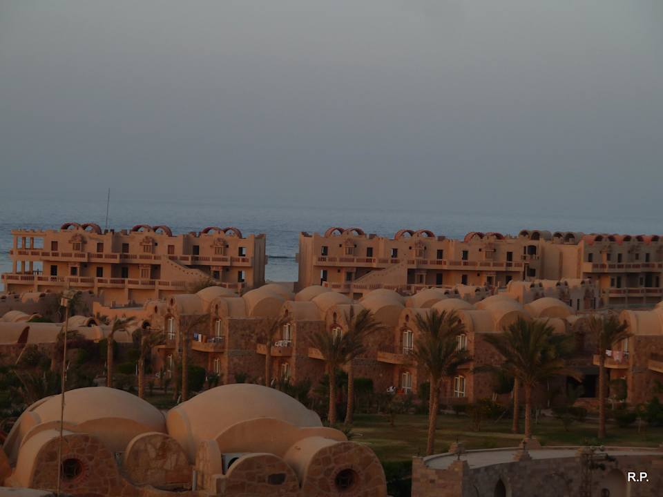 Am Abend Pensée Royal Garden Beach Resort