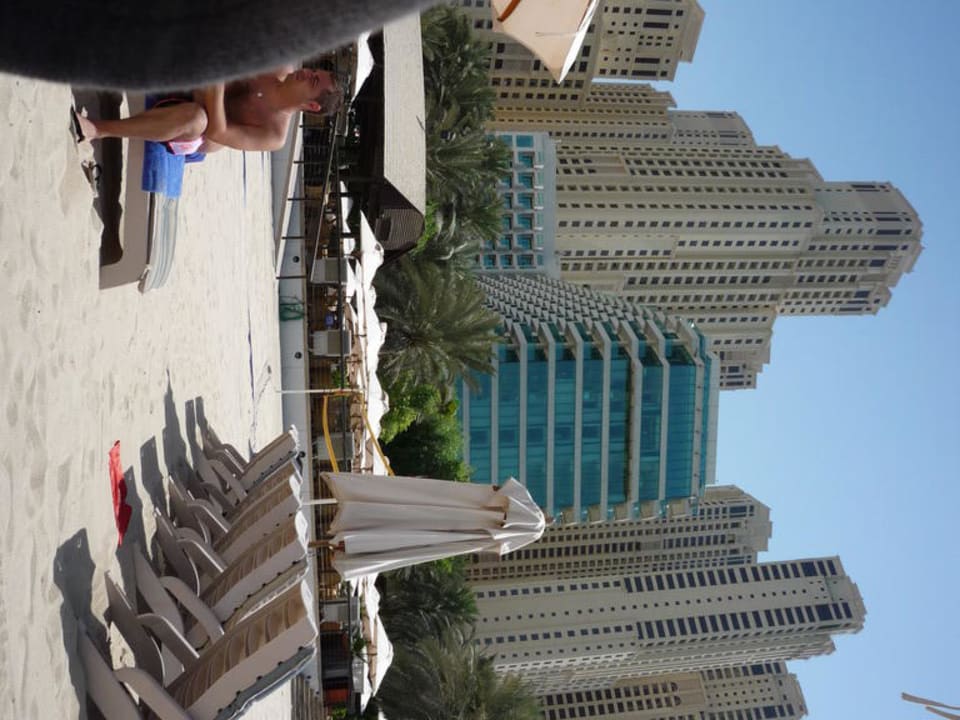 Blick auf das Hilton Jumeirah Beach Golden Sands Hotel Creek