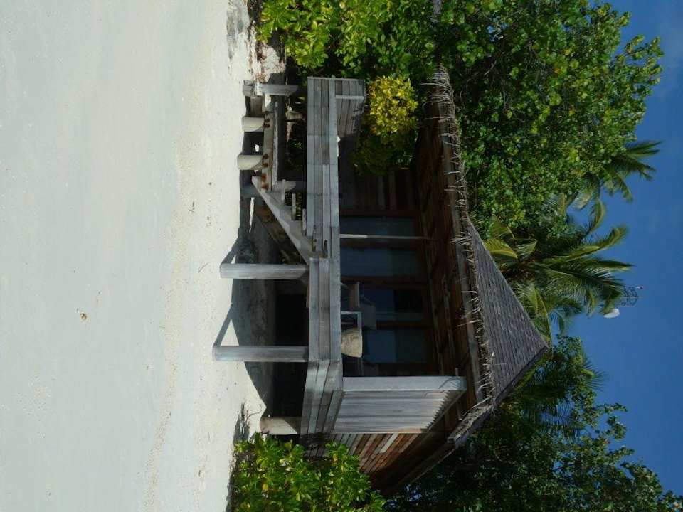 Strandbungi 16 Gangehi Island Resort