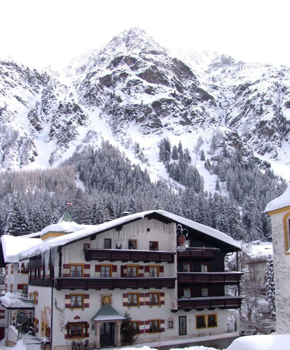 Aussenansicht Hotel & Gasthof Kirchenwirt Pitztal
