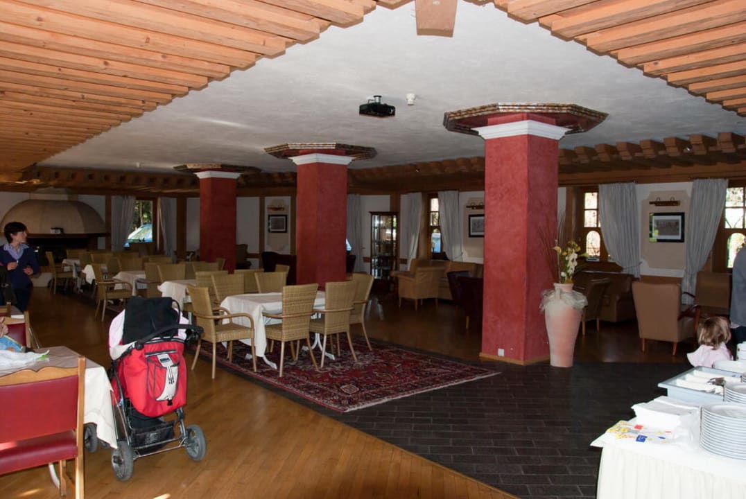 Kaminstube - Mittagessen Falkensteiner Family Resort Lido