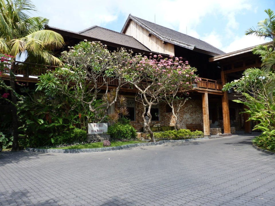 Eingang Hotel Puri Bambu