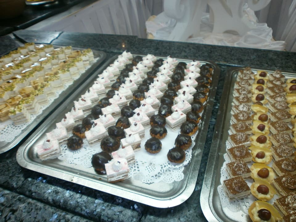 Nachtischtsbüffet im Restaurant l'olivier Hotel El Mouradi Djerba Menzel