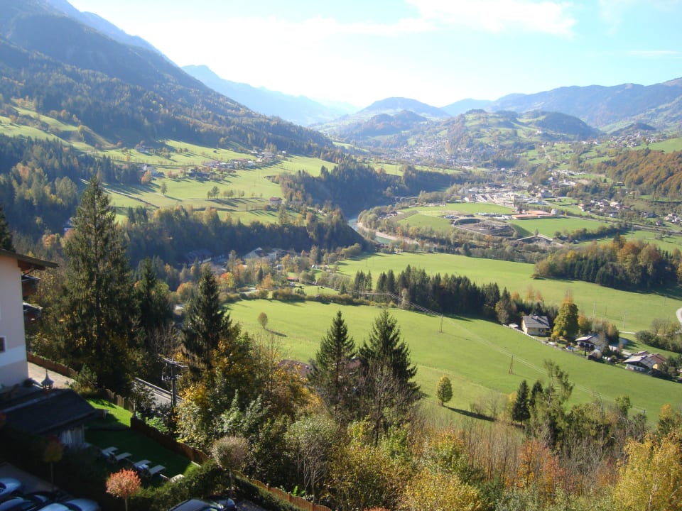 Blick ins Salzachtal mit St. Veit Hotel Zinnkrügl