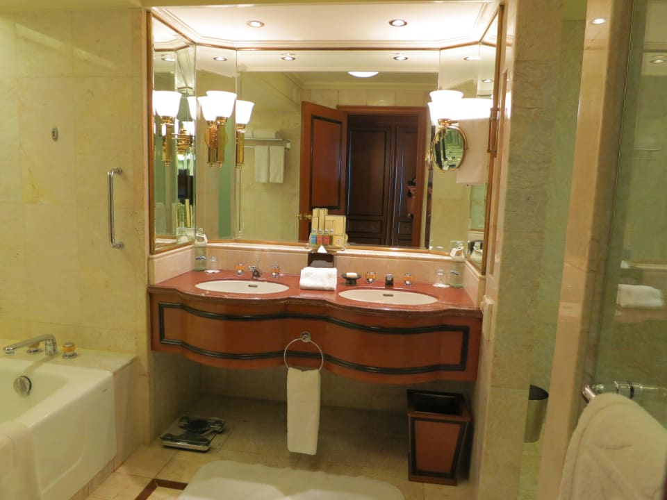 Krungthep Deluxe Balcony Room Shangri-La Hotel, Bangkok