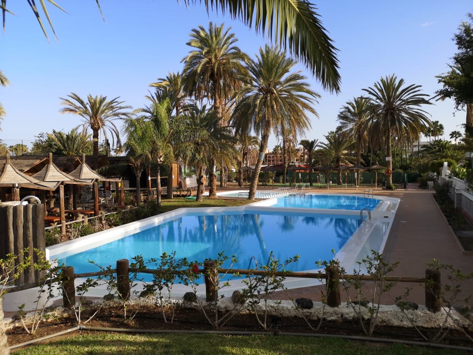 Pool HL Miraflor Suites Hotel