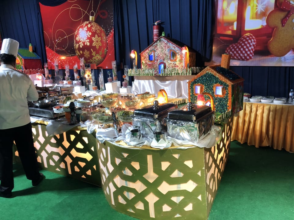 Das Zelt am Strand mit dem Weihnachtsbuffet  Pickalbatros White Beach Resort - Hurghada