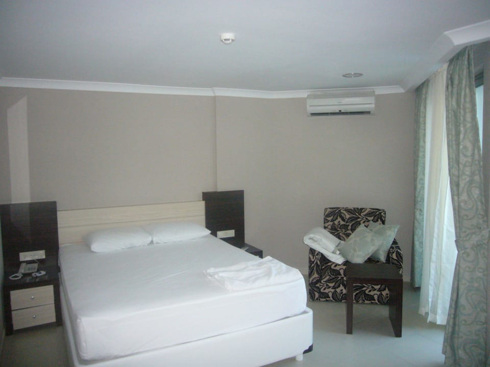 Doppelbettzimmer  Opia Hotel