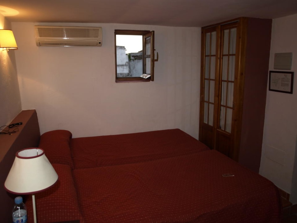 Zimmer Hotel YH Giralda