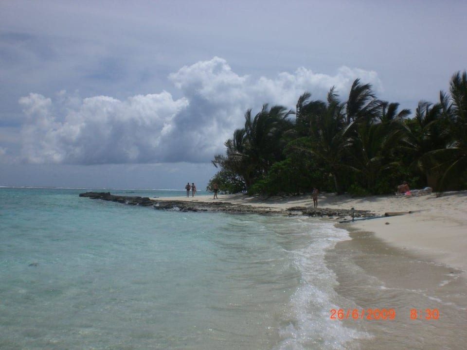 Strand an der Westseite Summer Island Maldives