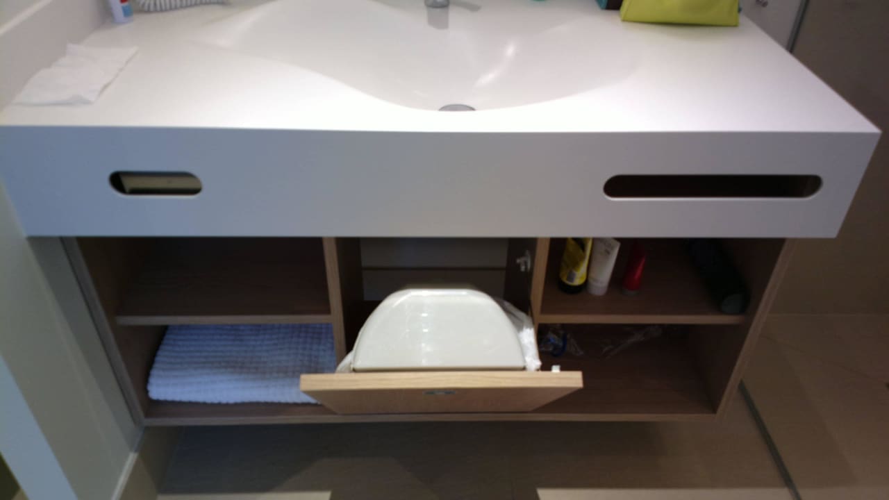 Unpraktischer Mülleimer im Bad, nervig... SEETELHOTEL Kaiserstrand Beachhotel