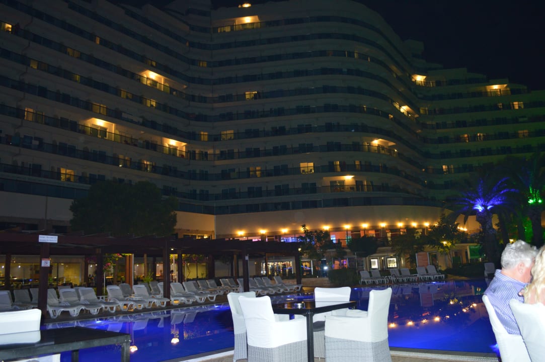 Hotel abends Venosa Beach Resort & Spa
