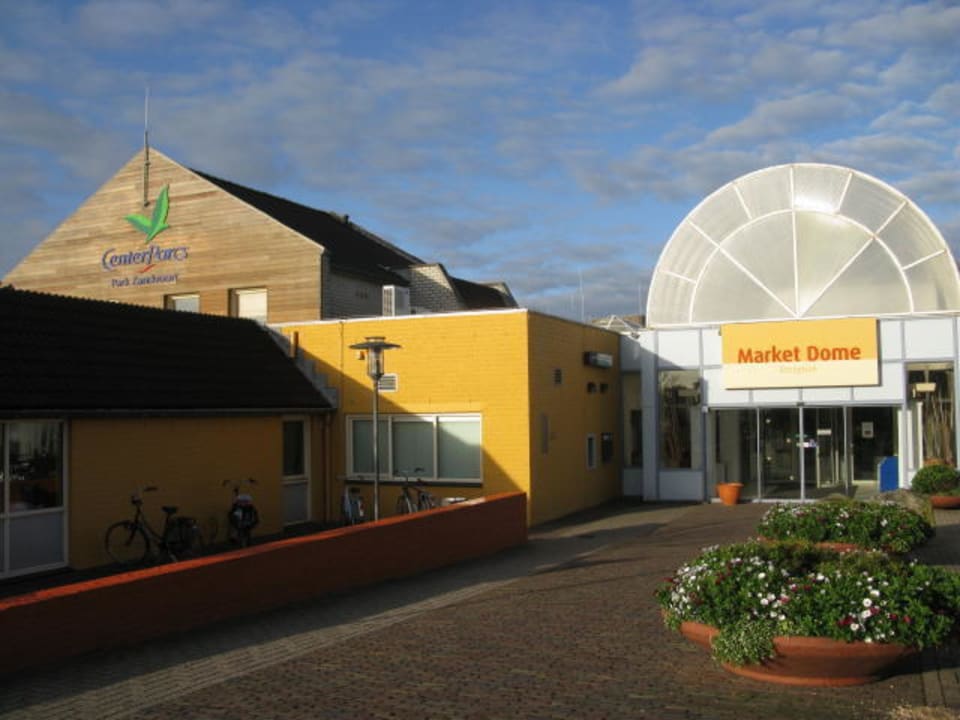 Eingang zur Rezeption und Schwimmbad Center Parcs Park Zandvoort