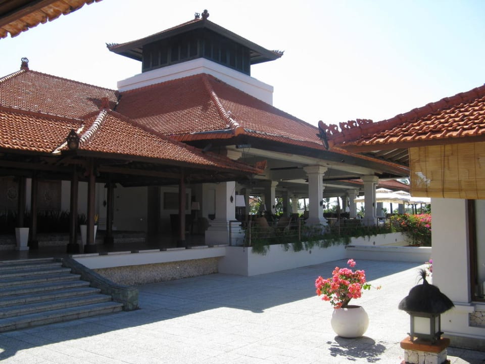 Rechts die Bar, links geht es zur Lobby Grand Hyatt Bali