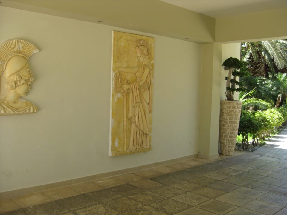 Durchgang Sandy Beach Hotel & Family Suites