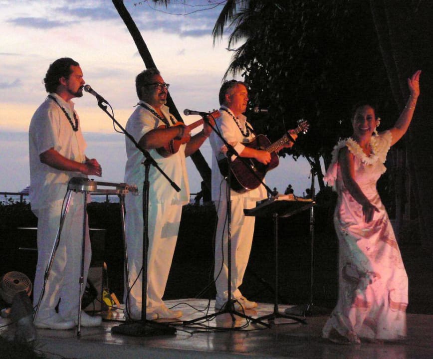 Hula im House Without a Key Hotel Halekulani