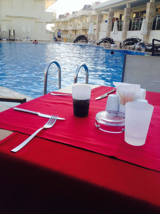 Essen am Pool Dream Family Club
