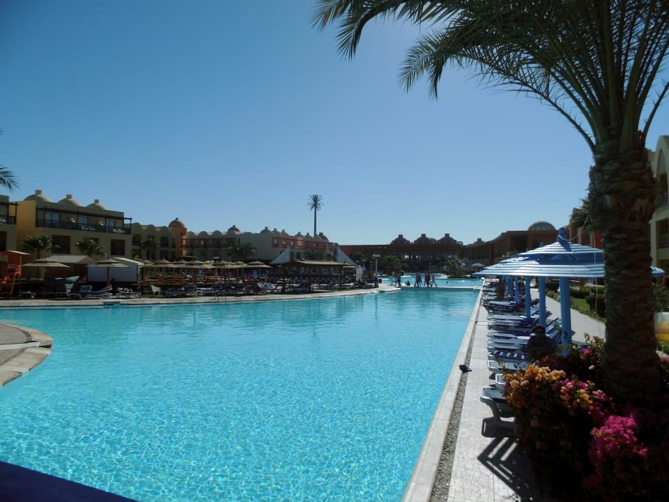 Blick auf die Poolbar Titanic Beach Spa & Aqua Park