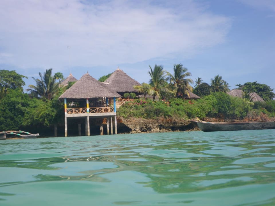 Vom Wasser aus Blick zur Terrasse Chuini Zanzibar Beach Lodge