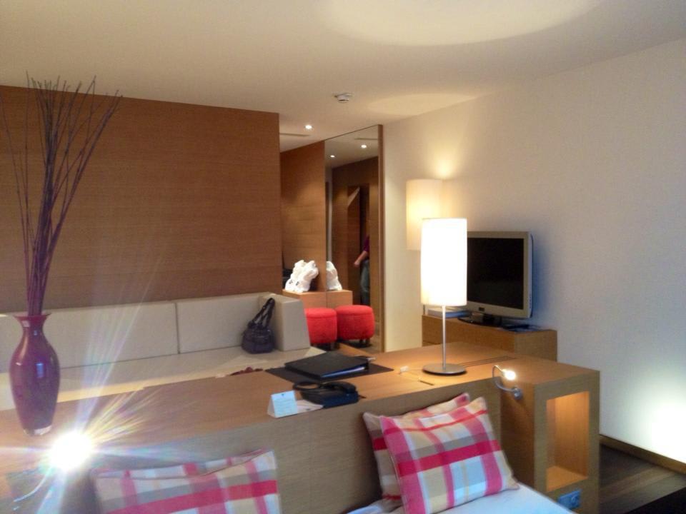 Blick ins Zimmer vom Balkon Tauern SPA Zell am See-Kaprun