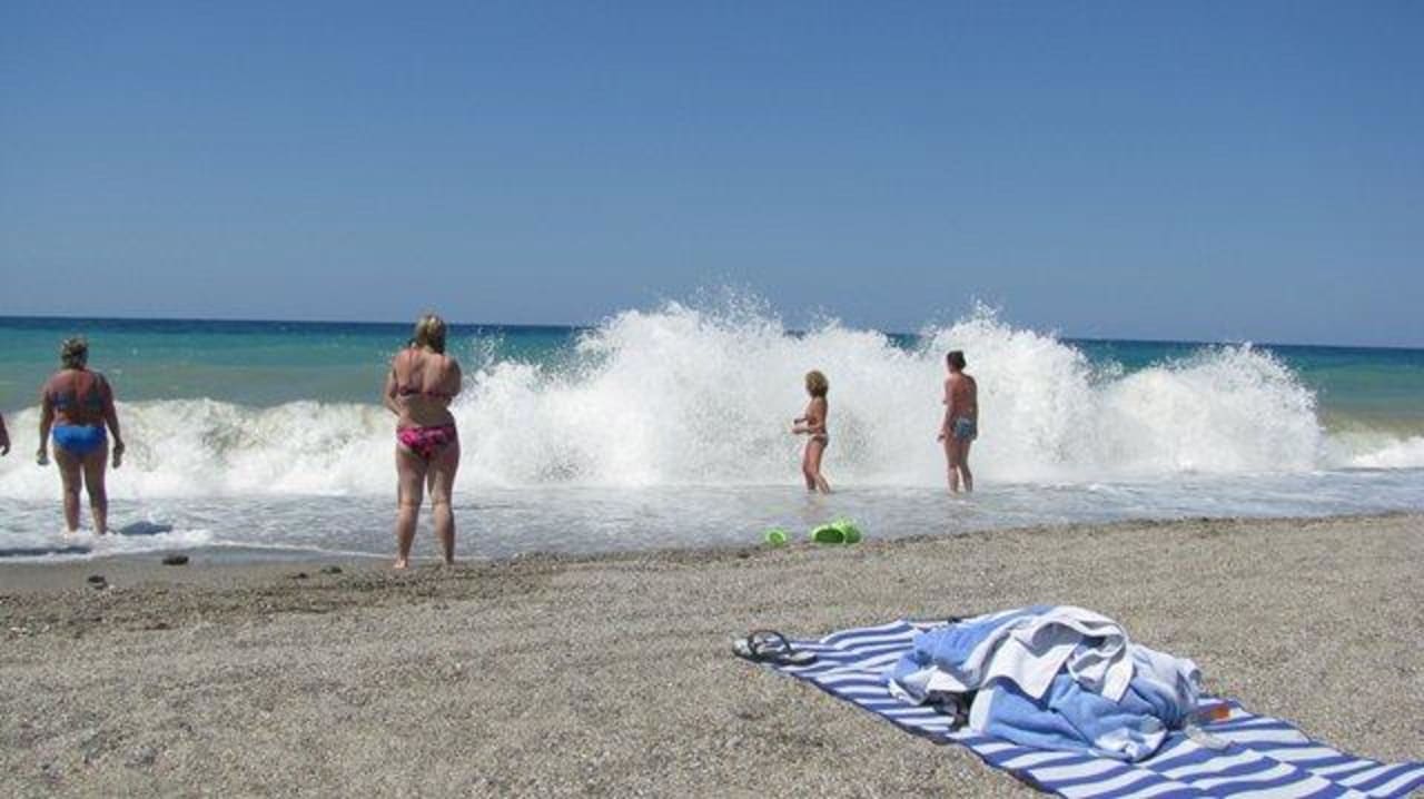 Plaża z wielkimi falami Hotel Kathrin Beach