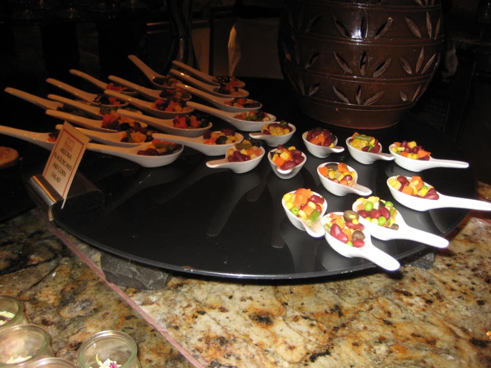 Finger food Al Bustan Palace - A Ritz-Carlton Hotel
