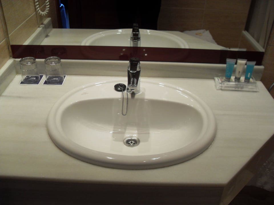 Waschtisch mit viel Ablagefläche AluaSoul Palma