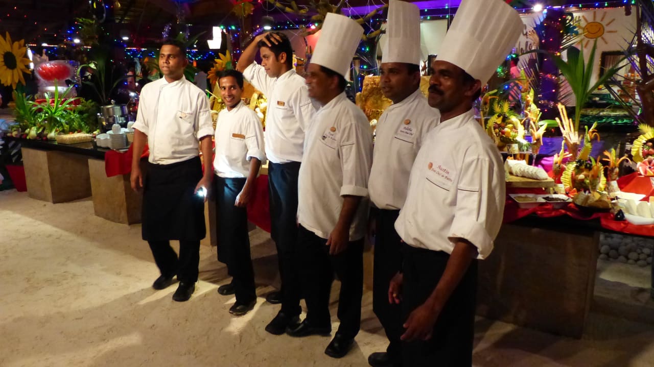Ein kleiner Teil vom Kochteam Meeru Maldives Resort Island